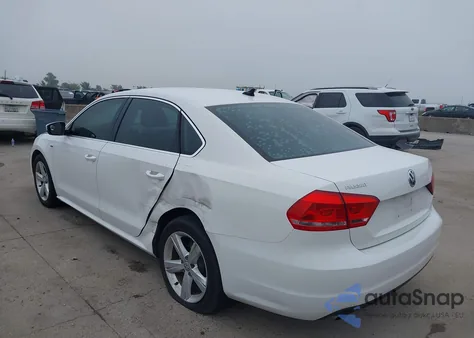 2015 Volkswagen Passat 1.8T Limited Edition z USA, uszkodzony, nr VIN 1VWAT7A33FC093663